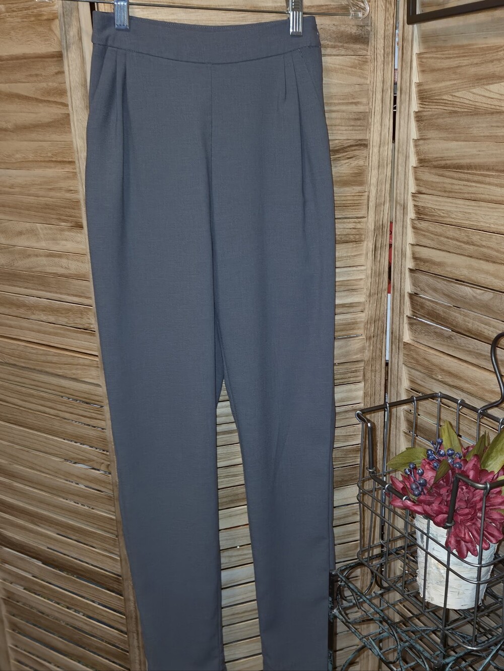 Lulus XS Gray Pleated Front Pants